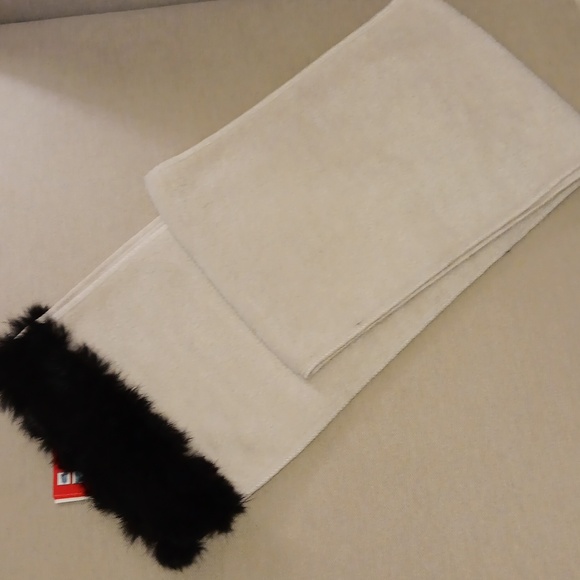 Norsk ivory rabbit fur trimmed scarf NWT - Picture 2 of 4
